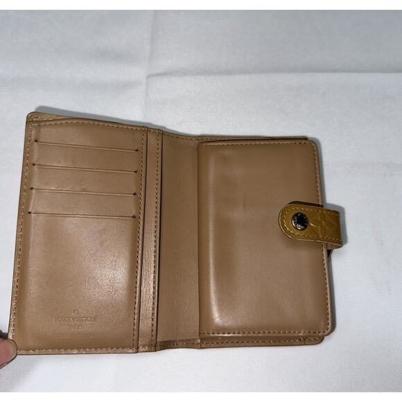 Louis Vuitton Glossy Beige Vernis Porte Monnaie Billets Viennois Kisslock Wallet - Picture 13 of 16